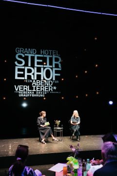 Chefdramaturgin Anna-Sophia Güther und Intendantin Andrea Vilter