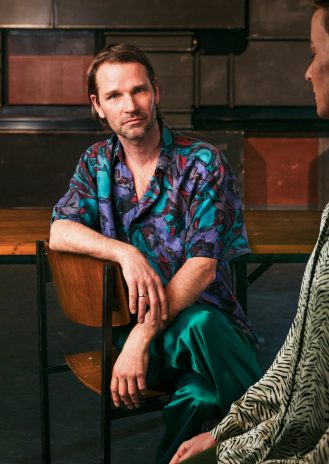 Foto Ensemblemitglied Tim Breyvogel sitzend
